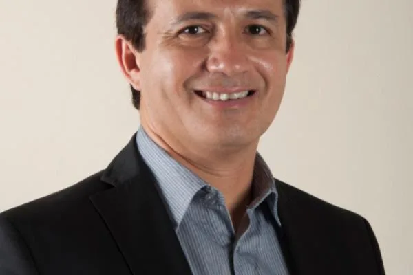 Custódio Almeida toma posse como reitor da UFC