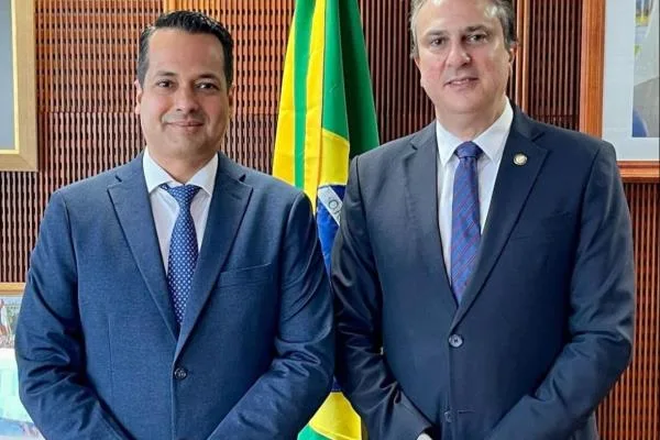 Prefeito de Caucaia, Vitor Valim confirma filiação ao PSB