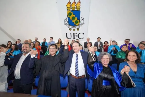 Custódio Almeida é empossado como reitor da UFC em prestigiada solenidade