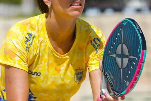 Vivi Pimentel se destaca no Beach Tennis de Fortaleza