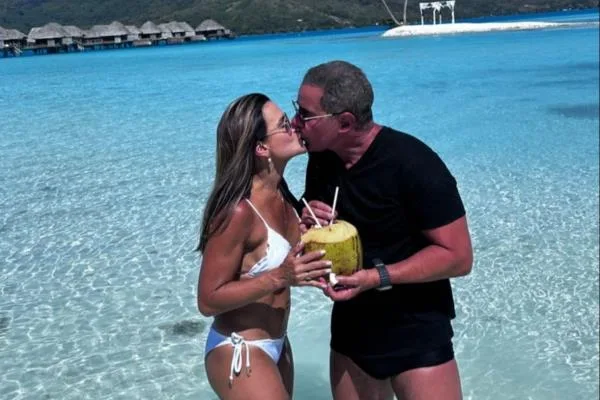 Camila e Paulo Vieira em temporada de lazer em Bora Bora