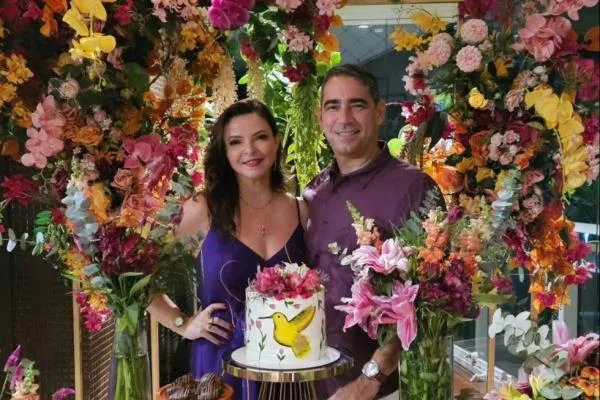 Christianny Diógenes brinda a nova idade entre os queridos