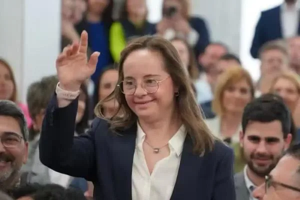 Espanha empossa primeira deputada com Síndrome de Down