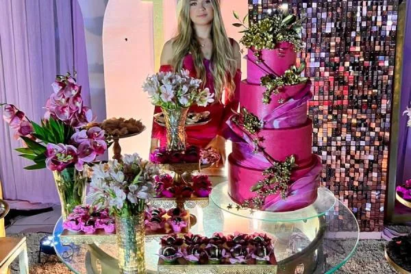 Marcos Rôla Júnior e Luciana Athayde celebram os 18 anos da filha Bela
