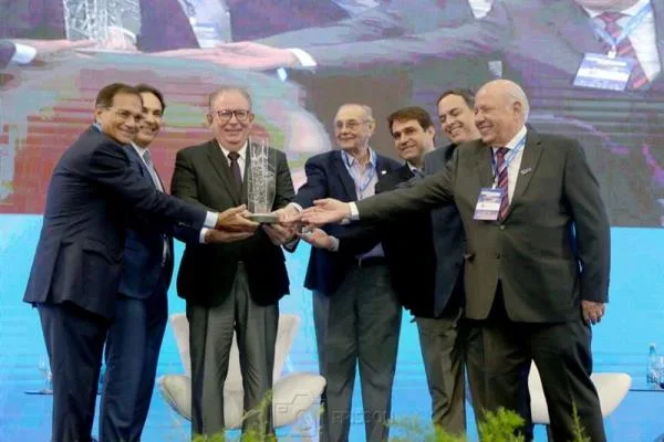 Ricardo Cavalcante é agraciado com o Troféu Jurandir Picanço