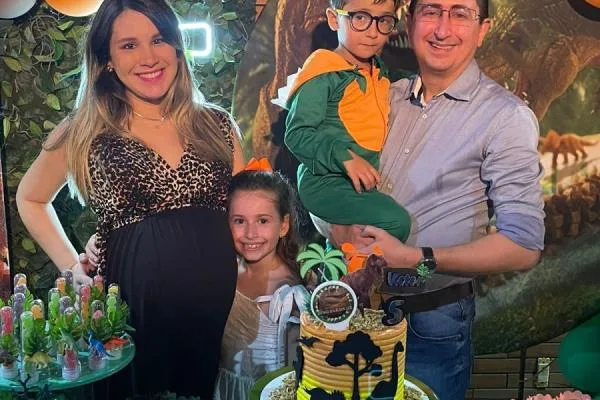 Roberto Victor e Rayssa Ribeiro comemoram os 5 anos do Victor