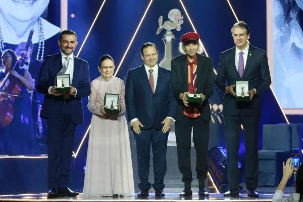 Troféu Sereia de Ouro 2023 acontece em noite de brilho no TJA