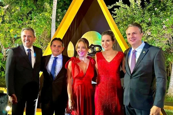 Kaline Ferraz e Alfredo Sávio prestigiam a entrega do Troféu Sereia de Ouro 2023