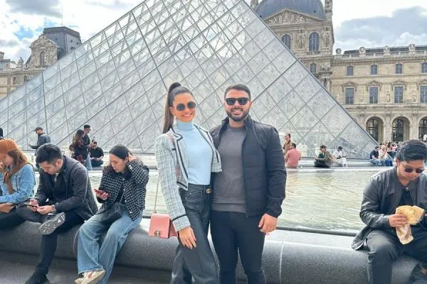 Marjorie Gurgel e Célio Júnior curtem dias de love em Paris