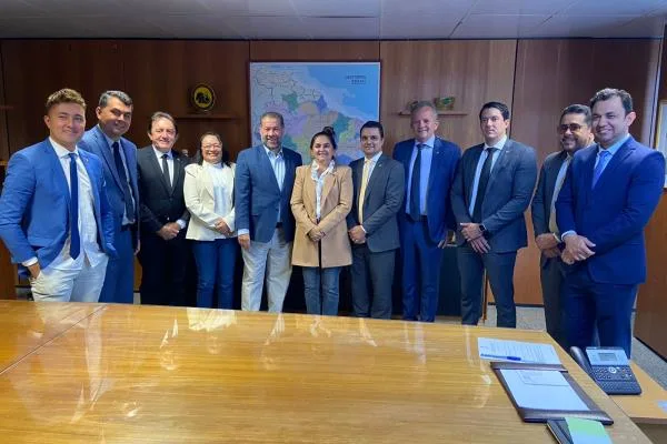 Presidente da Câmara de Fortaleza e comitiva de vereadores se reúnem com Carlos Lupi, em Brasília