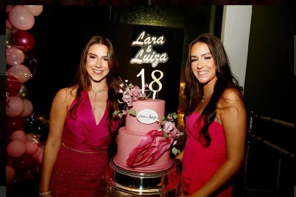 Ana Paula Daud e João Cateb Melo celebram os 18 anos anos das filhas Lara e Luiza