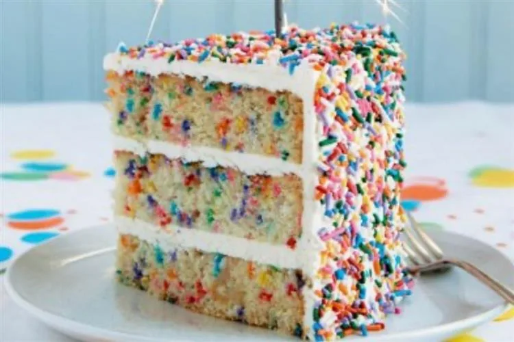 Bolo de aniversário: origem e tradição de uma das principais estrelas das festas