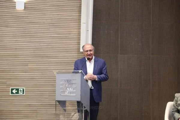 Vice-presidente da República e ministro Geraldo Alckmin comanda palestra em Fortaleza
