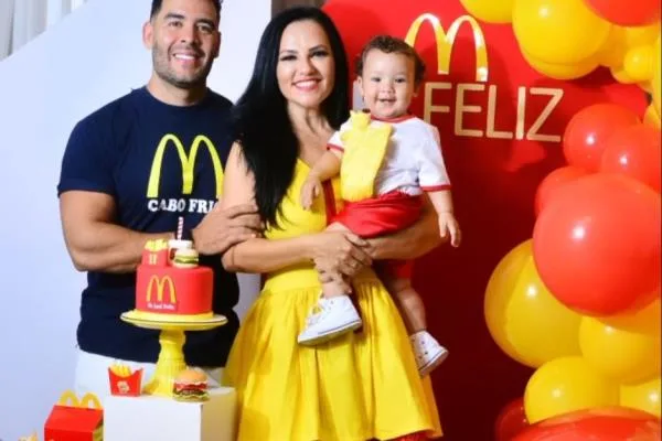 Luciana Ribeiro e Thiago Camelo celebram 11 meses de Lael