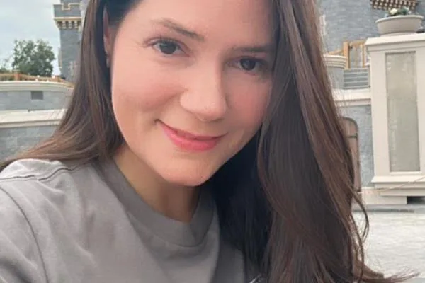 Tatiane Salmito atualiza acervo de luxo para sua Chiclete Verde Rosa nos EUA