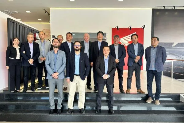 Presidente da Honda é recebido na Fort Motos, em Fortaleza
