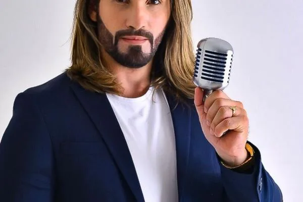 Phillipe Dantas apresenta show em homenagem a Fagner em Fortaleza