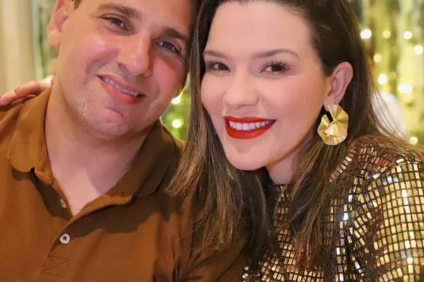 Carol Sampaio celebra a nova idade em jantar familiar