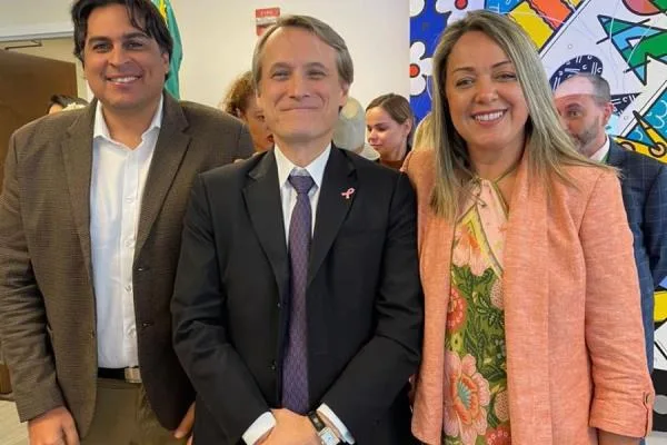 Escritório Jurídico no Brasil apoia projeto Outubro Rosa em Miami