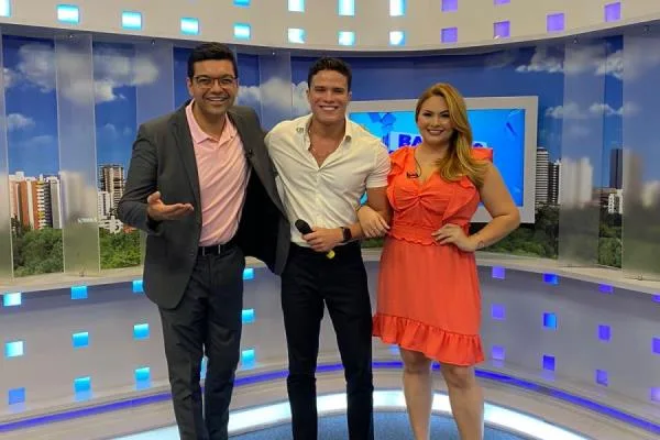 Marcos Lessa apresenta "Samba do Lessa" no Grupo Cidade