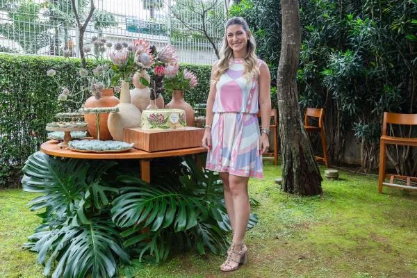 Bruna Magalhães comemora B-Day ao lado da família e dos amigos