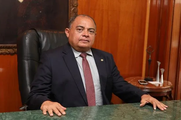 Tribunal de Justiça do Ceará aprova voto de louvor para o desembargador Teodoro Silva Santos