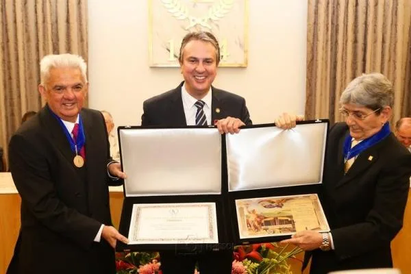 Camilo Santana é homenageado pela Academia Cearense de Letras