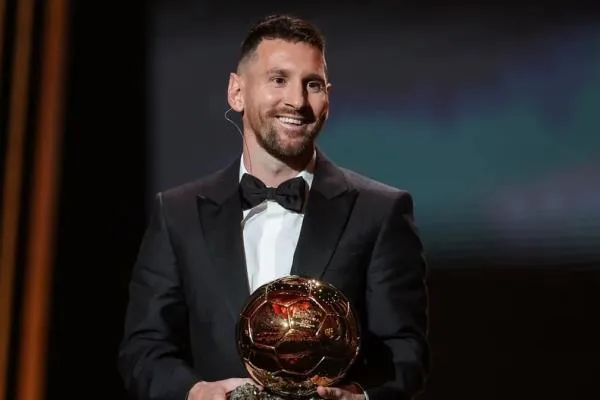 Messi vence a Bola de Ouro pela oitava vez na carreira