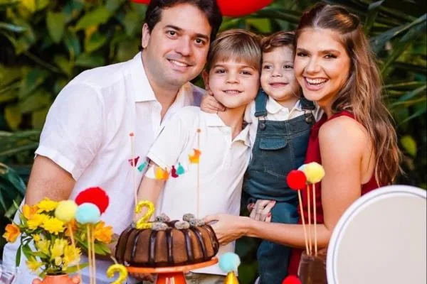 Giovanna Gripp e Felipe Esteves celebram o segundo aniversário de Bernardo