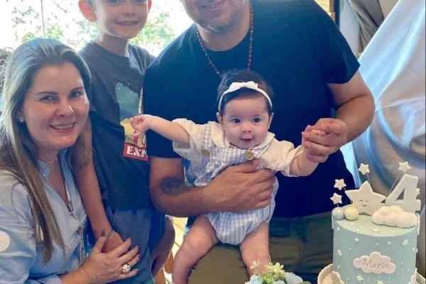 Adriana e Raphael Loureiro festejam quarto mesversário da filha Maria