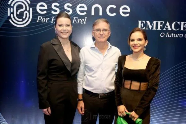 Clínica Essence apresenta tecnologia EMFACE em noite de frisson