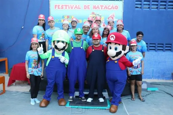 Clube do Vôlei promove Festival de Natação infantil com muita animação