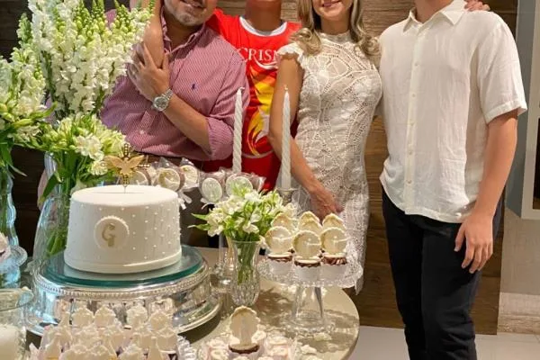 Aline e Leandro Vasques celebram a Crisma do filho Gabriel