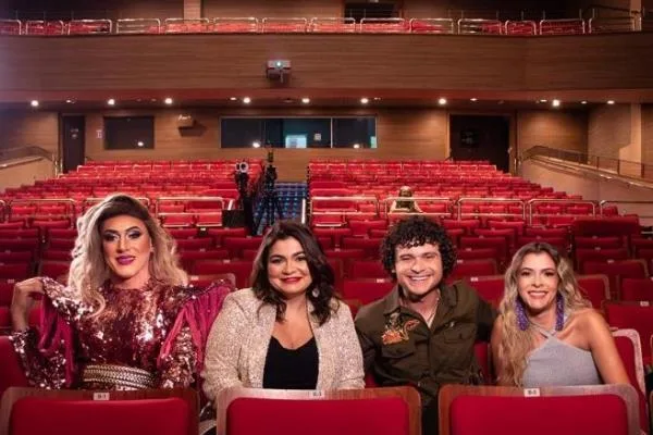 Das telas para os palcos: Espetáculo Teatral "Assistiu pq quis"
