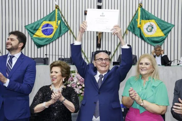 Óticas Boris é homenageada na ALECE por seus 50 anos de história