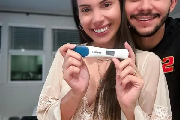 Cegonha deu a boa nova para Nicole Vasconcelos e Pedro Paulo Carapeba