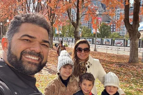 Depois de dias esquiando em Aspen, Camila Ximenes e Jacob curtem Chicago