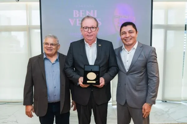 Ricardo Cavalcante recebe Comenda Beni Veras 2023