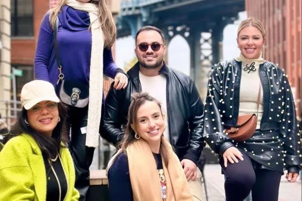 Patrícia Dias aterrissa em Nova York com grupo de amigos