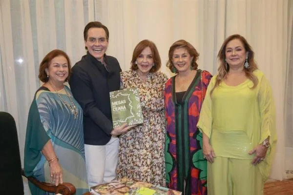 Francisco Campelo lança livro "Mesas do Ceará" em noite de muito frisson