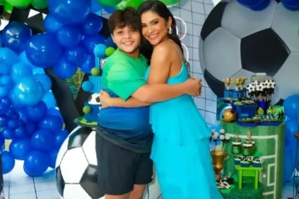 Mileide Mihaile faz festa com tema de futebol para os 13 anos do filho Yhudy