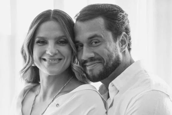 Rebeca Thomaz e Juan Bianchi descobrem que vem um menino, em chá revelação