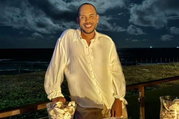 Hugo Gloss celebra aniversário com turma animada no Ceará