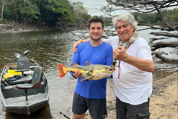 Omar e Amarílio Macêdo em momentos especiais na Amazônia