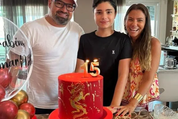 Vanessa e Mário Queirós celebram os 15 anos de Deusmar Neto