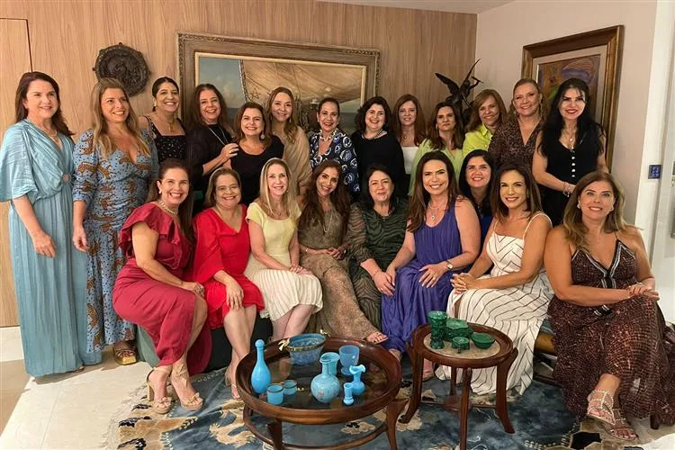 Nájla Corrêa reúne grupo das Divas em confraternização natalina