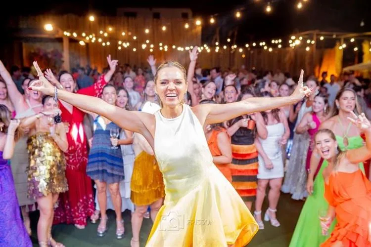 Katarine Queirós celebra os 41 anos com inesquecível festa na Taíba