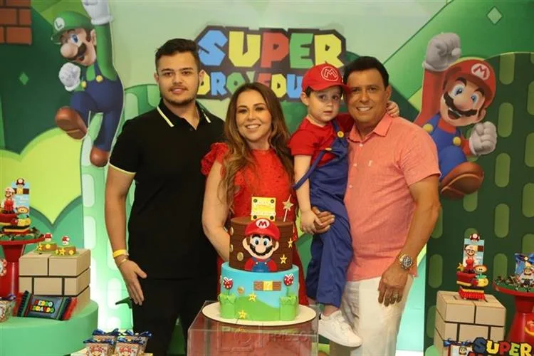 Cinthya Kalynne comemora quatro anos do filho Pedro Eduardo em animada festa