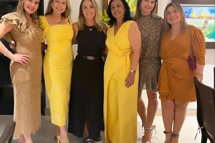 Talyzie Mihaliuc é surpreendida com festa de aniversário