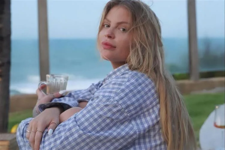 Já no Ceará, Luísa Sonza publica fotos em resort antes de show do Réveillon